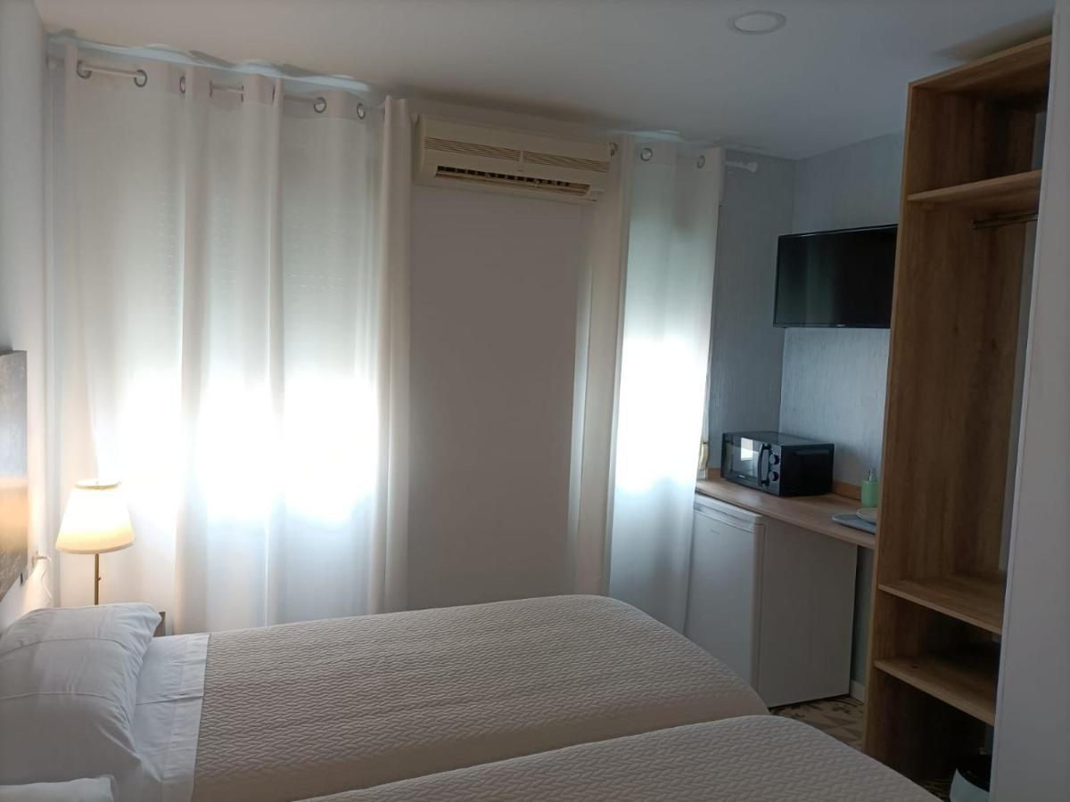 Hostal Las Encinas Villaviciosa de Odón Kültér fotó