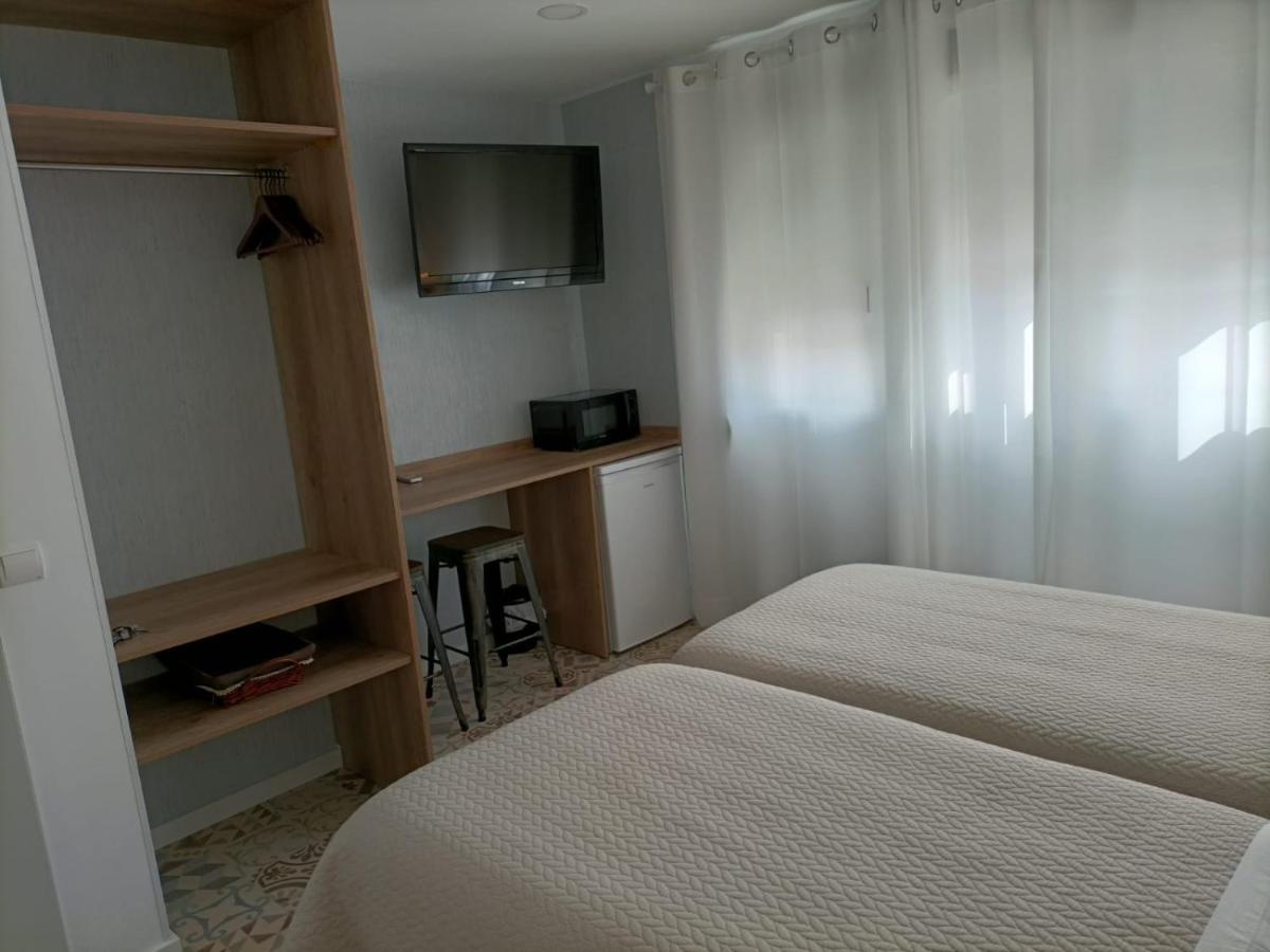 Hostal Las Encinas Villaviciosa de Odón Kültér fotó