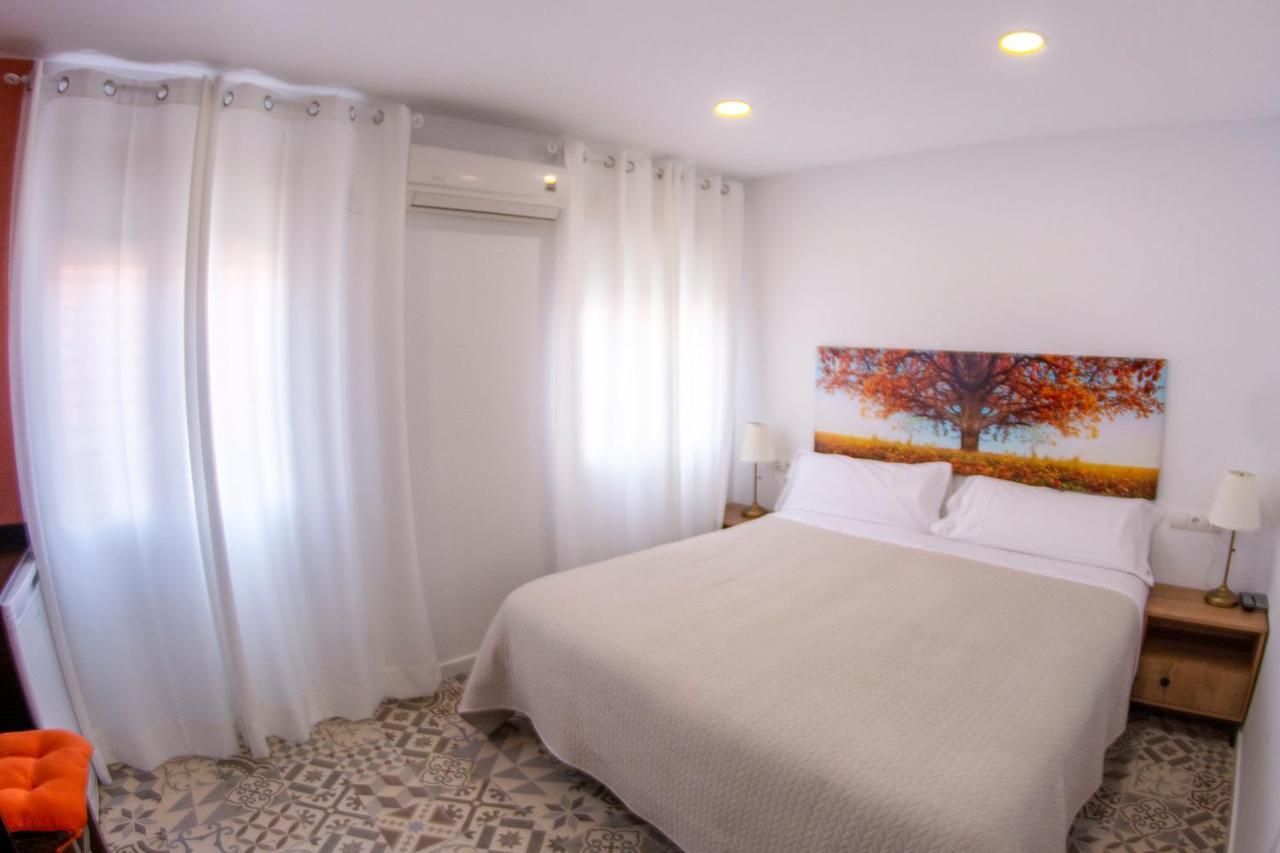 Hostal Las Encinas Villaviciosa de Odón Kültér fotó